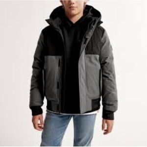 Abercrombie & Fitch Kids Black and Gray Puffer Jacket Size 11/12